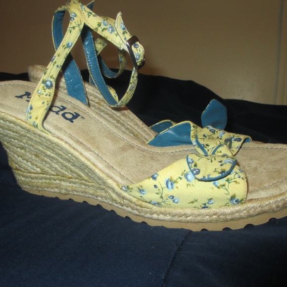 Floral Wedge Sandals Heels - Picture 3 of 5